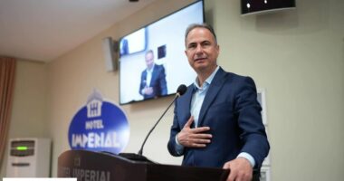 Humbi përballë rivalit në Elbasan, reagon Luçiano Boçi