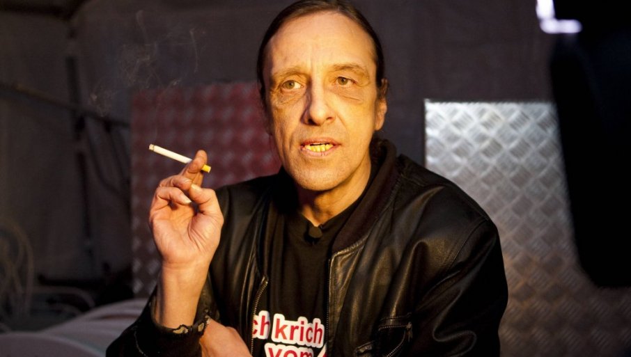 “Ata që punojnë janë budallenj”, ndërron jetë i papuni më i famshëm në Gjermani