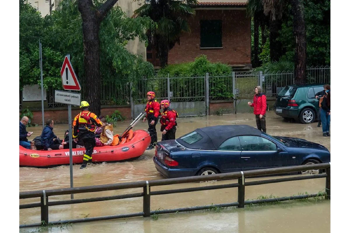 U prezantuan si vullnetare, shqiptarët i vjedhin 6000 euro një çifti të moshuarish në Itali