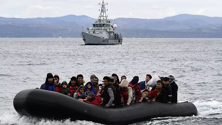 “Kthimi i emigrantëve të paligjshëm”, Brukseli paralajmëron Greqinë