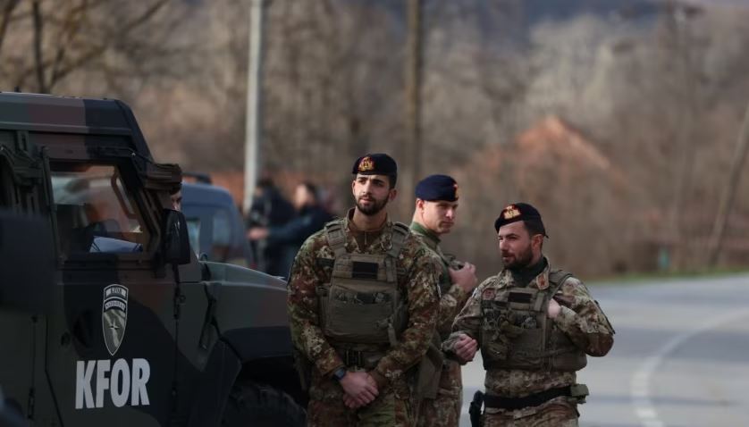 NATO i kërkon Kosovës të “shtensionojë menjëherë situatën” në veri