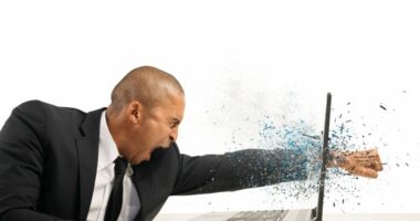 Sa ndikon kompjuteri i mbingarkuar në shëndetin mendor