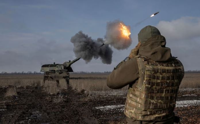 BE planifikon të rrisë prodhimin e municioneve për të ndihmuar Ukrainën