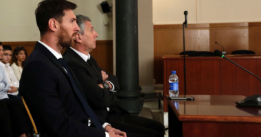 Babai i Messit dyshon në rikthimin e Leos te Barça, një problem në ligjin spanjoll