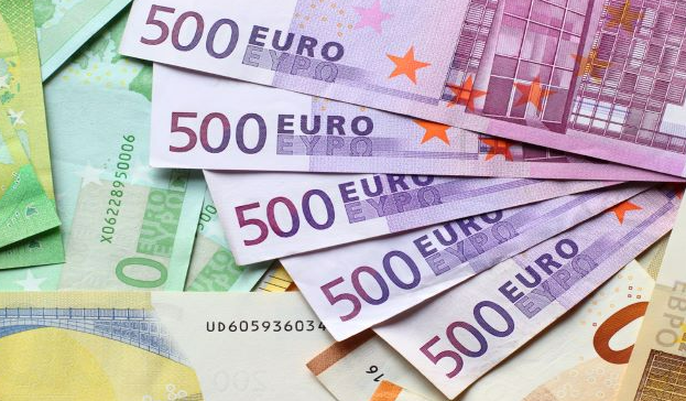 Euro dy ditët e fundit ka pësuar një dobësim me 2.4 pikë duke arritur vlerën e 111 lekëve