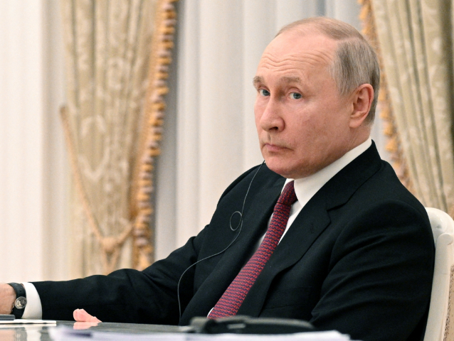 Frikë nga një ofensivë ukrainase, Putin urdhëron rritjen e forcave pranë kufirit rus
