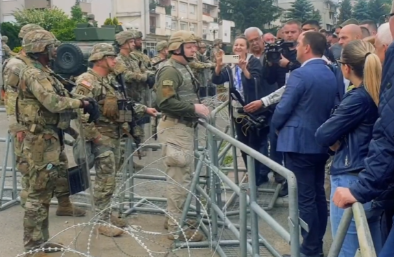 Tensionet në veri të Kosovës/ Krerët e Listës Serbe kanë dy kërkesa për largimin e protestuesve