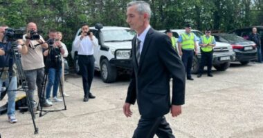 Situata në veriun e Kosovës/ Kryetari i Zveçanit nuk shkon në Komunë, zgjedh nje tjetër vend për të punuar