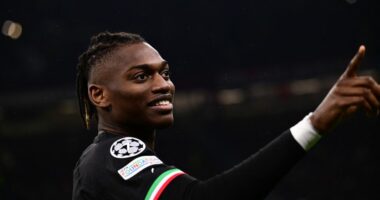 FOTO/ Bëri gjestin e “turpshëm” me fanellën e Juventus, Rafael Leao i kërkon falje tifozëve të “bardhezinjve”