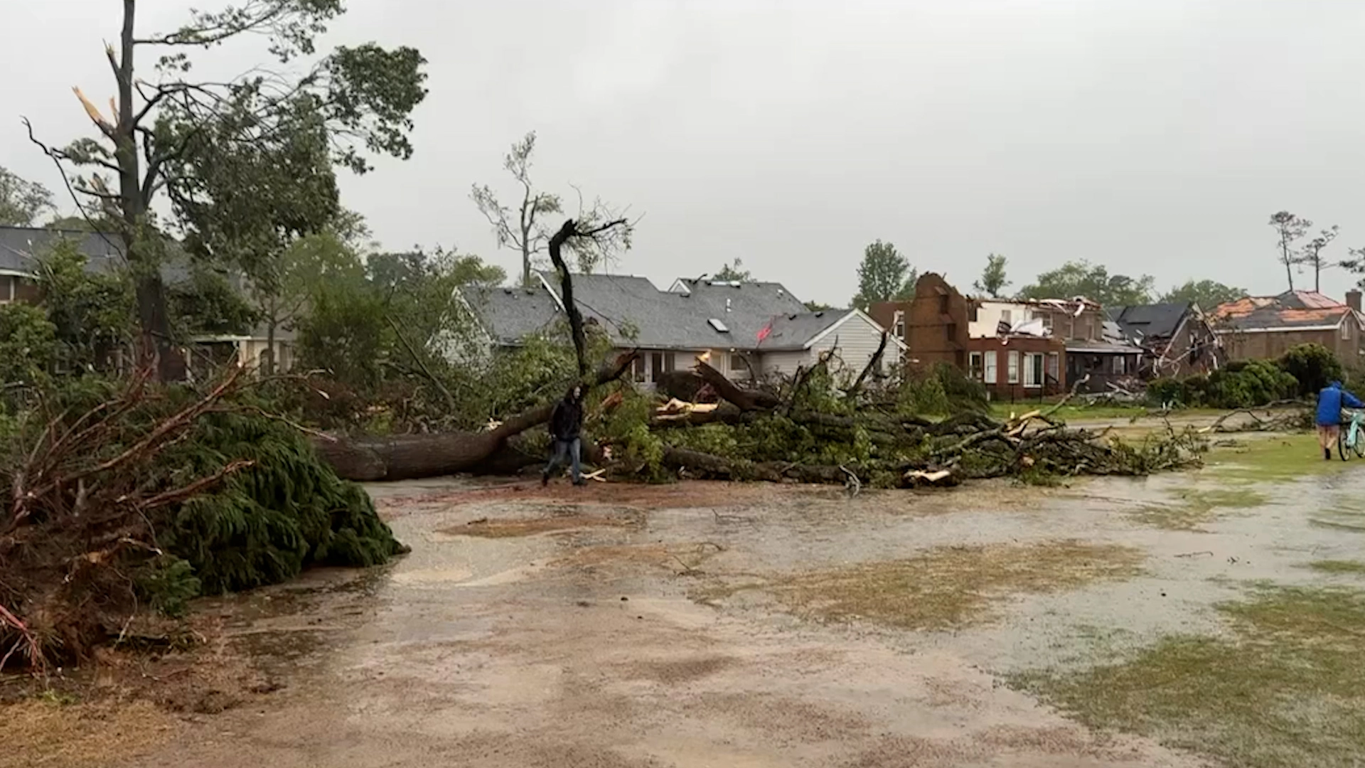 Tornado godet qytetin në SHBA, 100 shtëpi të shkatërruara e mijëra pa energji elektrike