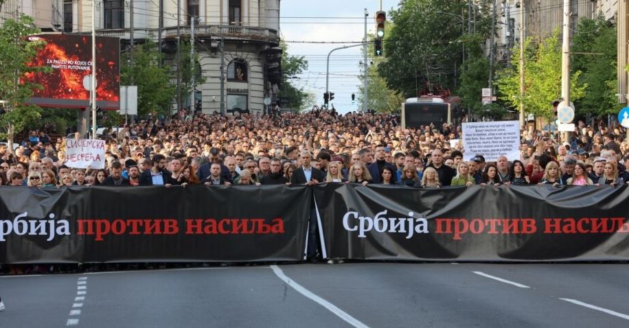 Mijëra veta protestojnë kundër dhunës në Serbi pas vrasjeve në masë javën e kaluar