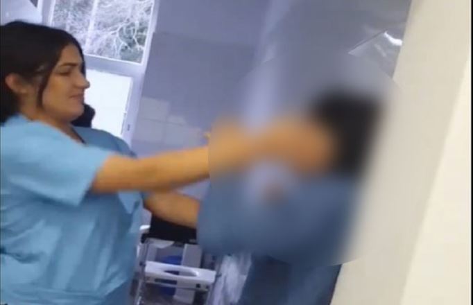 Sulmi ndaj të moshuarës në Pejë, ngrihen aktakuza për 3 infermiere