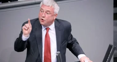 Deputeti gjerman pas kritikave për Kosovën: Po përpiqet të zbatojë të drejtat ligjore në territorin e saj