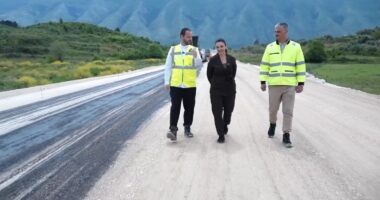 Balluku inspekton aksin Orikum-Dukat: Infrastruktura në Shqipëri nuk bëhet për arsye elektorale