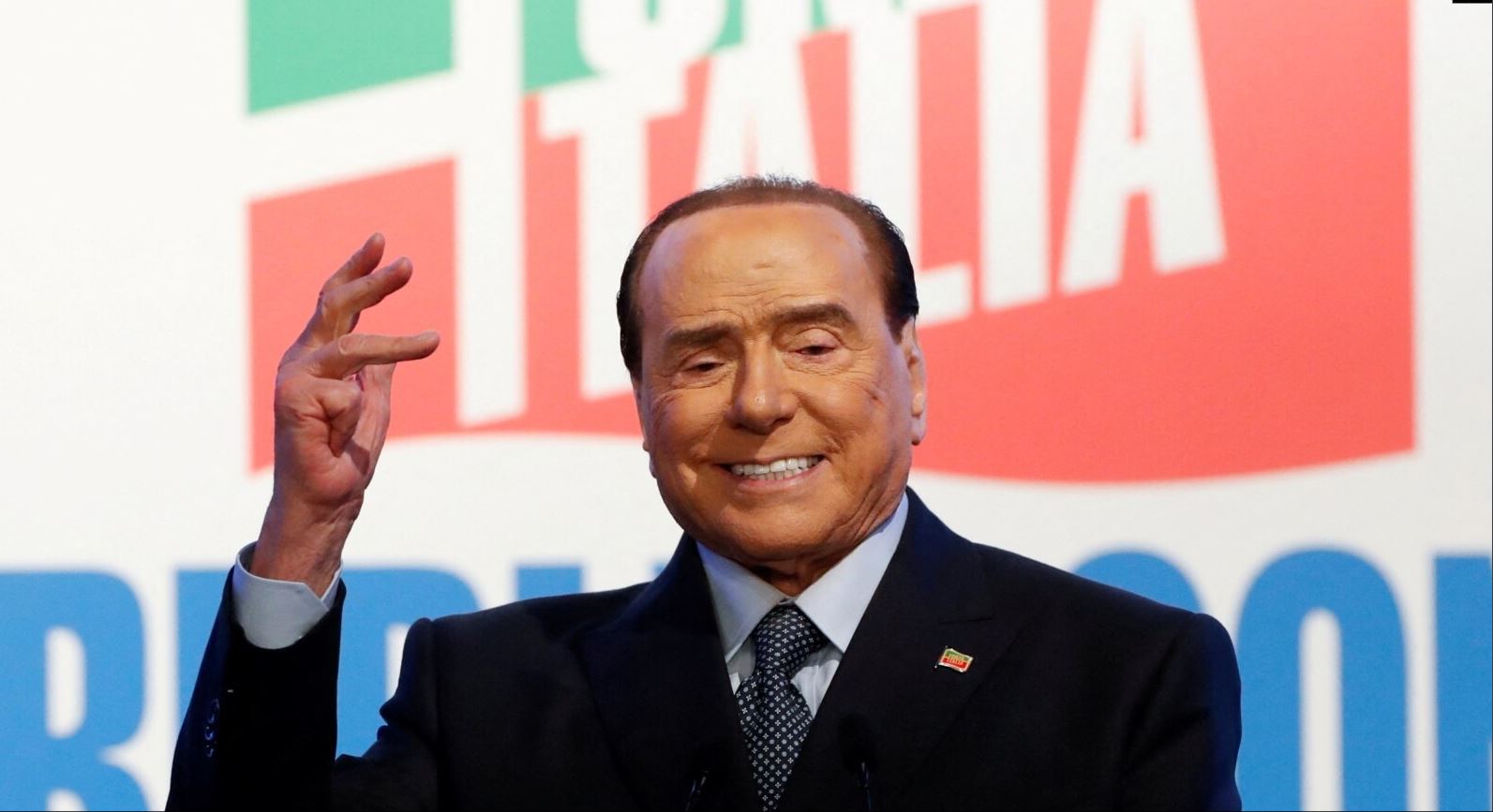 Prej ditësh i shtruar, Berlusconi u drejtohet mbështetësve nga spitali