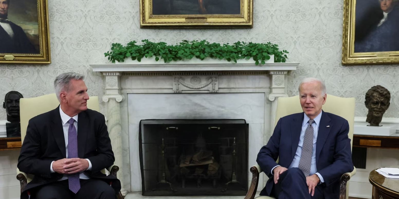 Biden dhe McCarthy bëjnë përparim për të hequr tavanin e borxhit