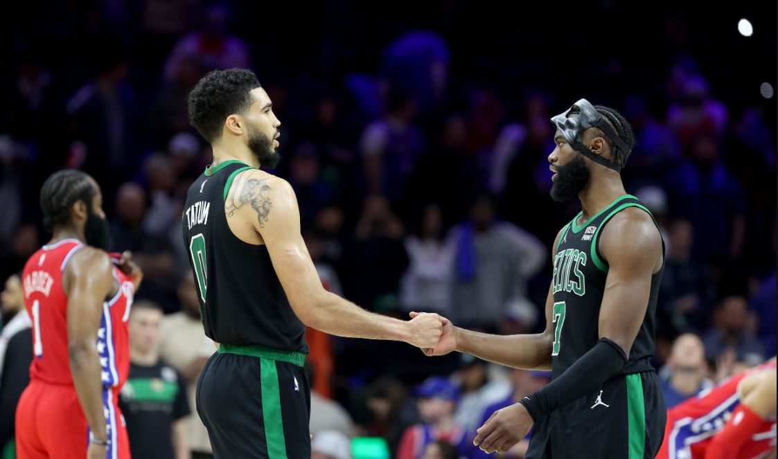 NBA: Boston Celtics mposht Philadelphia, Phoenix ngushton diferencën ndaj Denver