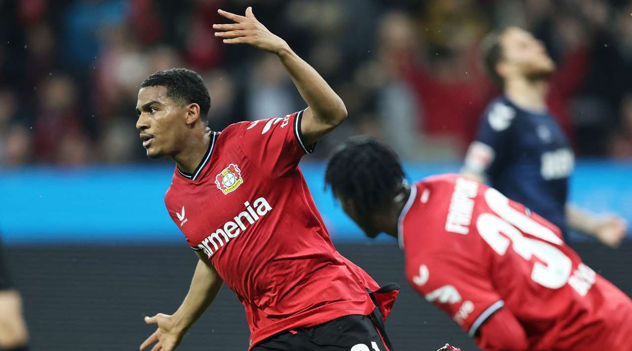 Leverkusen “ngec” në shtëpi, Schalke del nga “zona e kuqe” në frymën e fundit