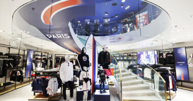 VIDEO/ Messi gjithnjë e më pranë largimit nga PSG, klubi “fshin” argjentinasin nga dyqani