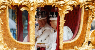 Përmbyllet procesi i kurorëzimit, Mbreti Karl III dhe Mbretëresha Kamila nisin mbretërimin