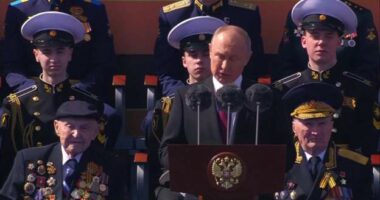 “9 Maji”, presidenti Putin në mbyllje të fjalimit lavdëron ushtarët rusë: Krenarë për ju!