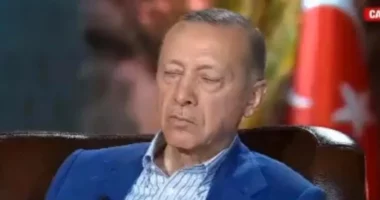 Erdoganin e zë gjumi gjatë intervistës