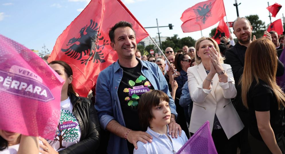 Veliaj me banorët e Njësive 4, 8 dhe 9: Jo më kthim mbrapa për Tiranën