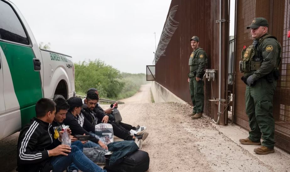 Trupat amerikane mbërrijnë në kufirin me Meksikën