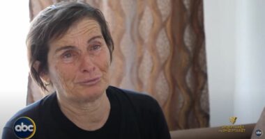 Shtëpia e parë iu djeg, të dytën ia shkatërroi tërmeti/ 61 vjeçarja bëhet me banesë të re: Më duket ëndërr