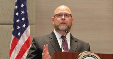 Hovenier: SHBA e shqetësuar për disa zgjidhje politike të qeverisë Kurti