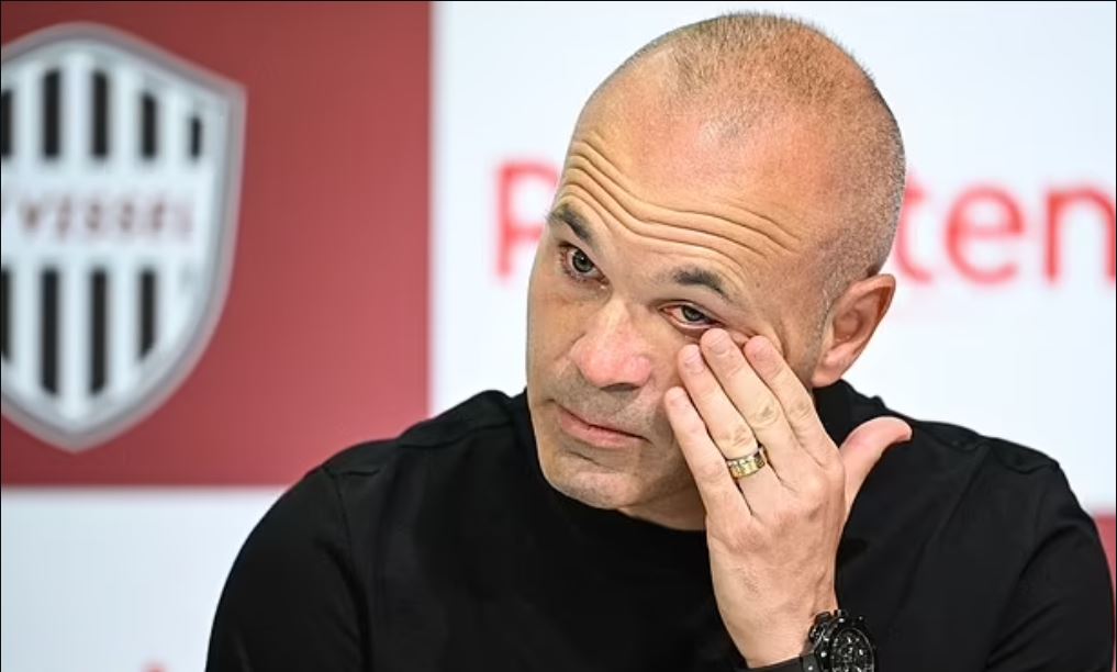 Iniesta largohet nga klubi japonez mes lotëve, por nuk “var këpucët në gozhdë”