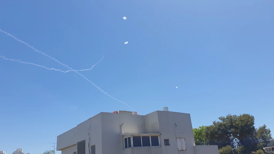 Sirenat e alarmit dëgjohen në Tel Aviv, mbi 60 raketa lëshohen nga Rripi i Gazës