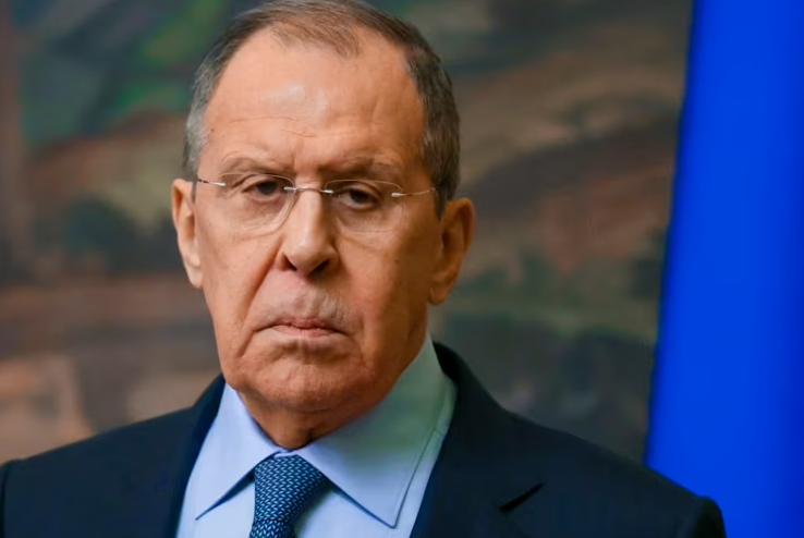 Lavrov: “Çdo vend që respekton veten” do refuzonte të fliste me Zelensky pas sulmit në Kremlin