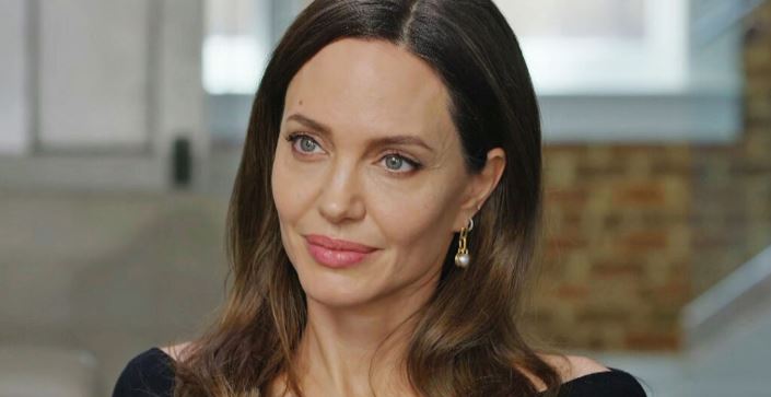 Angelina Jolie kujton në ditën e lindjes nënën e saj që vdiq nga kanceri: Do të kishte qenë 73-vjeçe