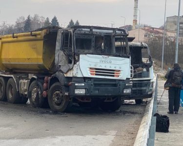 Bllokohen rrugët në hyrje-dalje të Leposaviqit