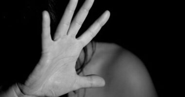 Përdhunoi partneren shtatzënë, arrestohet 54-vjeçari