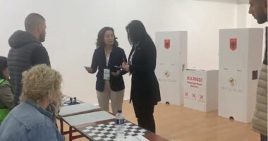Yuri Kim në Vlorë, vëzhgon nga afër procesin zgjedhor
