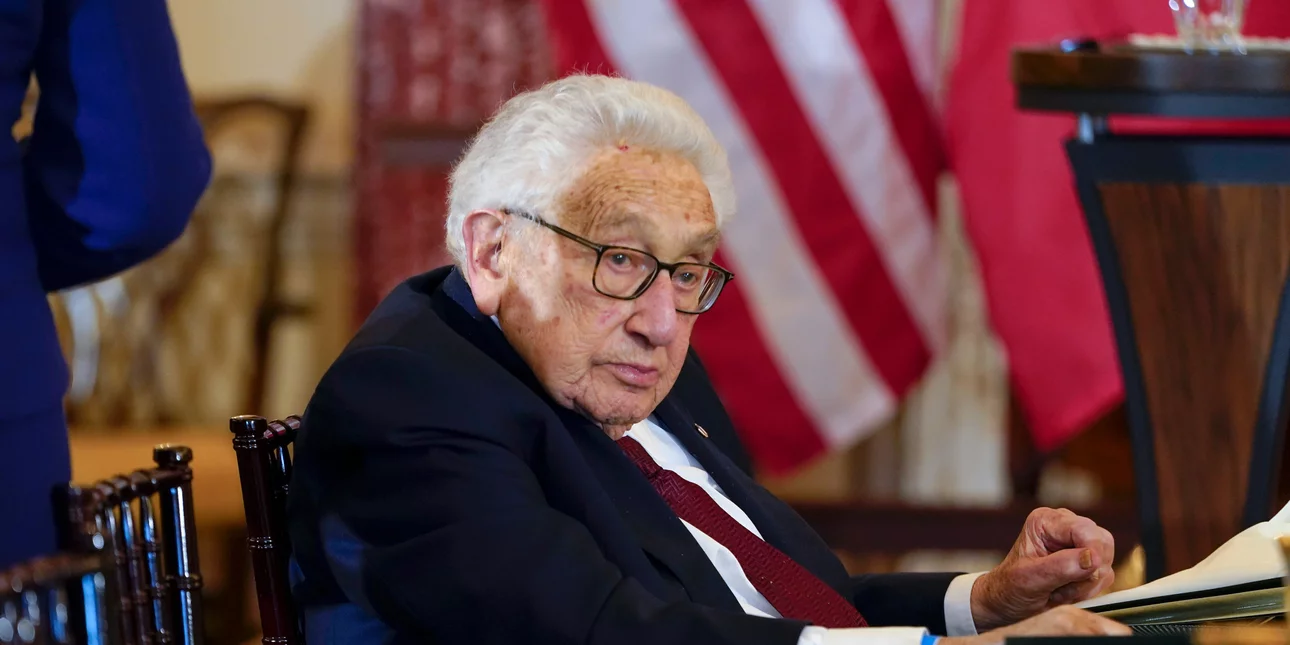 Vizionar apo “kriminel lufte”, Henry Kissinger feston 100-vjetorin e lindjes