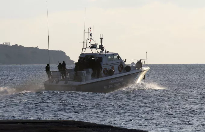 Mbytet anija në Mykonos, humbin jetën 3 persona në kërkim për të zhdukurit e tjerë