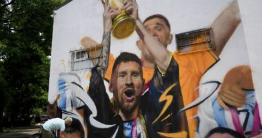 FOTOT / Lionel Mesi “vjen” në Tiranë, ja ku do të mund ta takoni atë çdo ditë