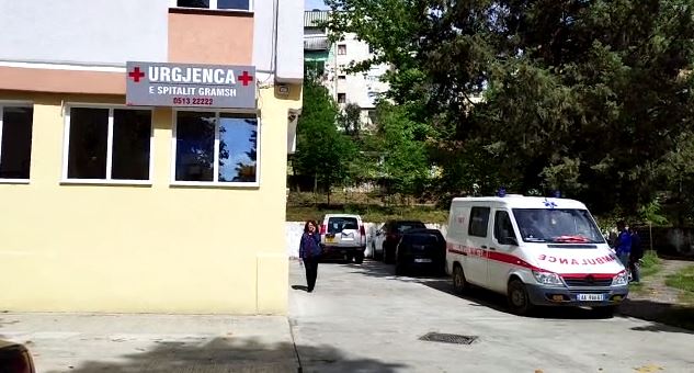 Gramsh/ Sherri mes adoleshëntëve përfundoi me një vdekur dhe një të plagosur, policia: Shoqërohen 4 adoleshentë, mes tyre edhe autori