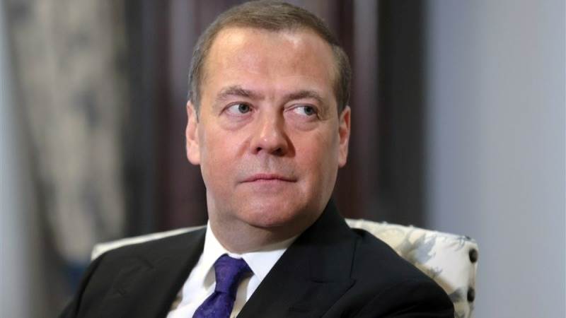 Medvedev: S’ka negociata me ‘kllounin’ Zelensky në krye të Ukrainës