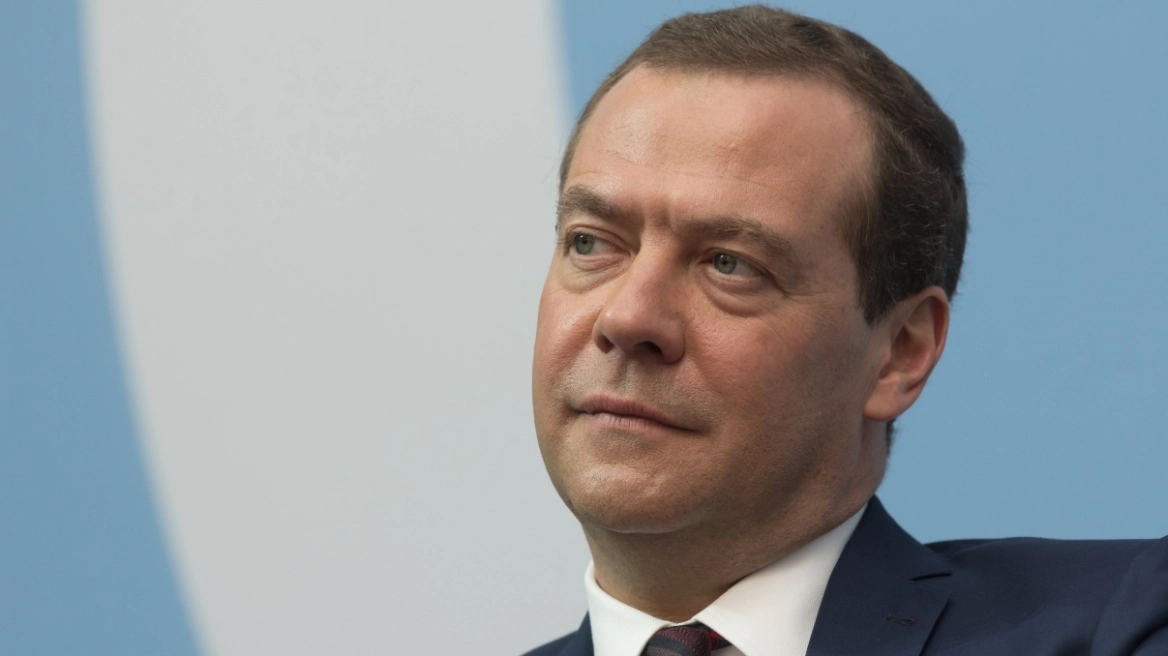 Medvedev: Zyrtarët britanikë që ndihmojnë Ukrainën janë ‘objektiva legjitime’