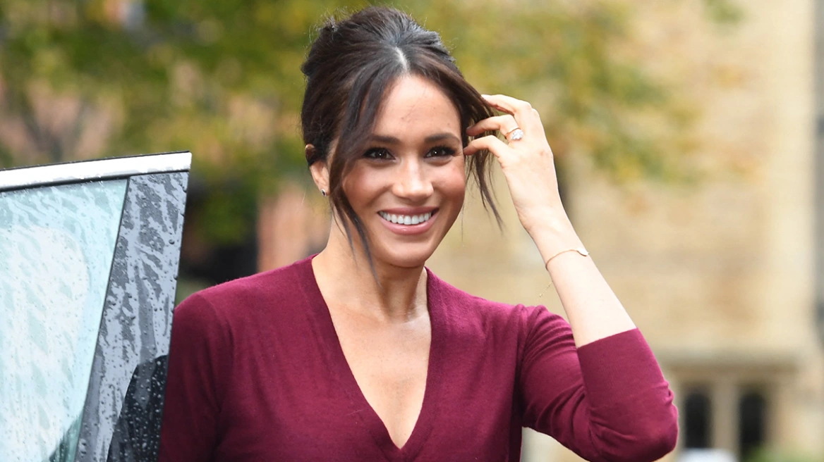 Çfarë fsheh Meghan Markle nën bluzën e saj? Foto që u bë virale