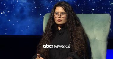 “Nuk pranoj porosi”, artistja nga Fieri: Qendistarinë nuk e shoh si biznes, dua të jem mirë shpirtërisht