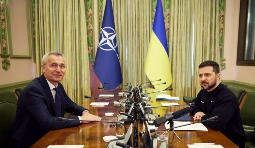 NATO synon t’i afrohet një plani për anëtarësimin e Ukrainës