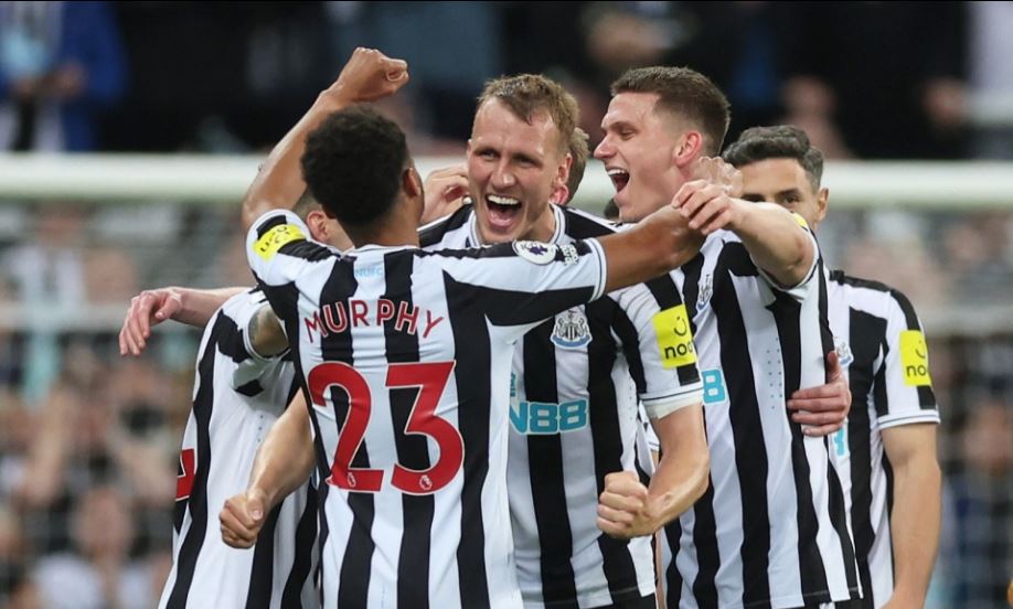 Barazim historik për Newcastle, “laraskat” kthehen në Champions League pas 20 vitesh