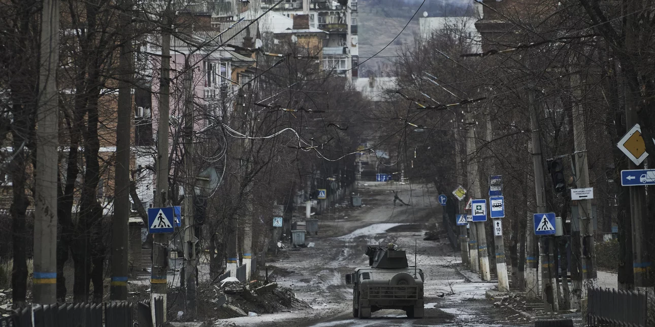 Lufta në Ukrainë/ Çfarë po ndodh në Bakhmut? Deklaratat kontradiktore të të dyja palëve