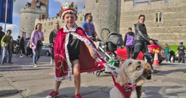 Kurorëzimi i Karlit/ Sot përfundojnë festimet , çfarë u kërkohet qytetarëve të bëjnë, po familjes mbretërore?