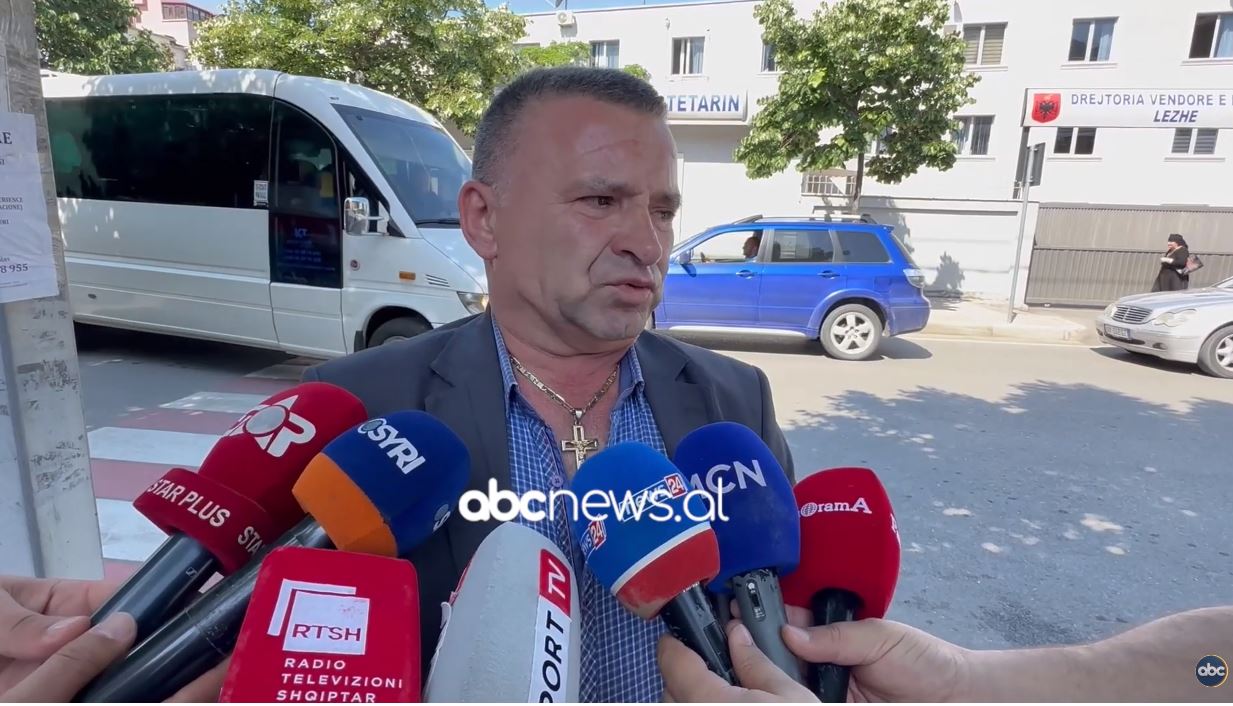 Laç, punonjësit e sigurisë largojnë nga kisha tregtarët ambulantë